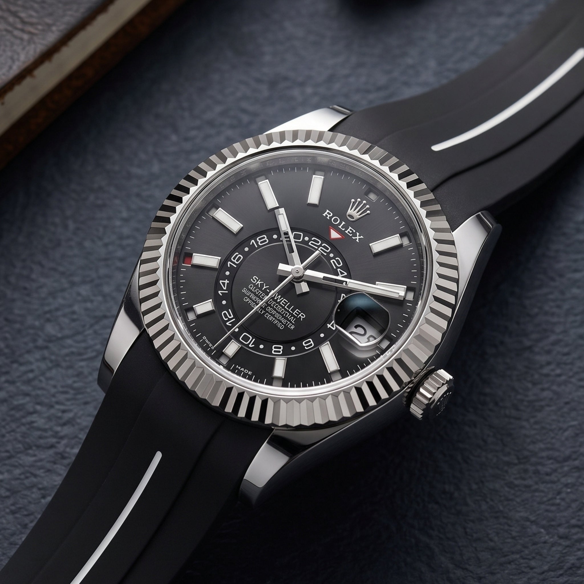 Kautschukarmband für Rolex Sky-Dweller – Schwarz/Weiß Linie | LuxLine® - Helvetus