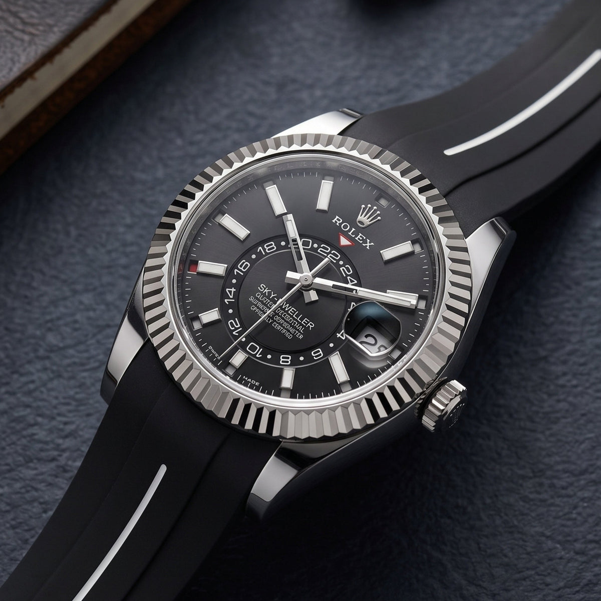 Kautschukarmband für Rolex Sky-Dweller – Schwarz/Weiß Linie | LuxLine® - Helvetus